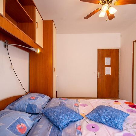 Apartments And Rooms With Parking Space מאלי סטון חדר תמונה