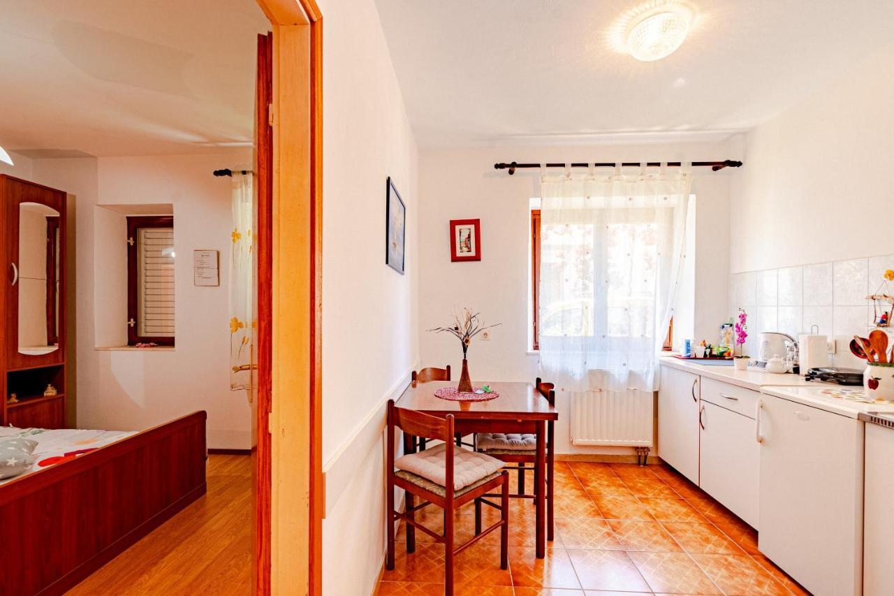 Apartments And Rooms With Parking Space מאלי סטון מראה חיצוני תמונה