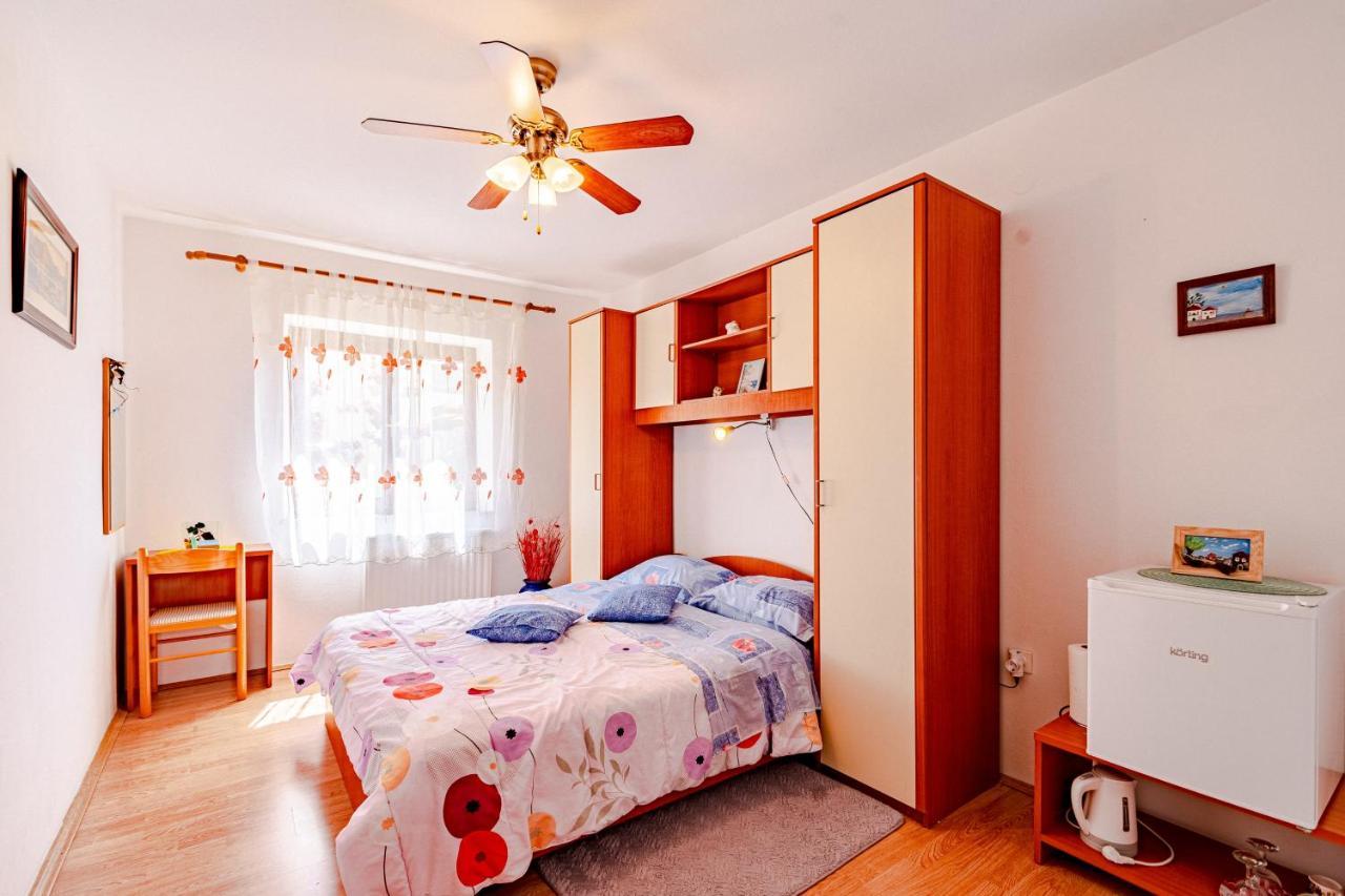 Apartments And Rooms With Parking Space מאלי סטון מראה חיצוני תמונה