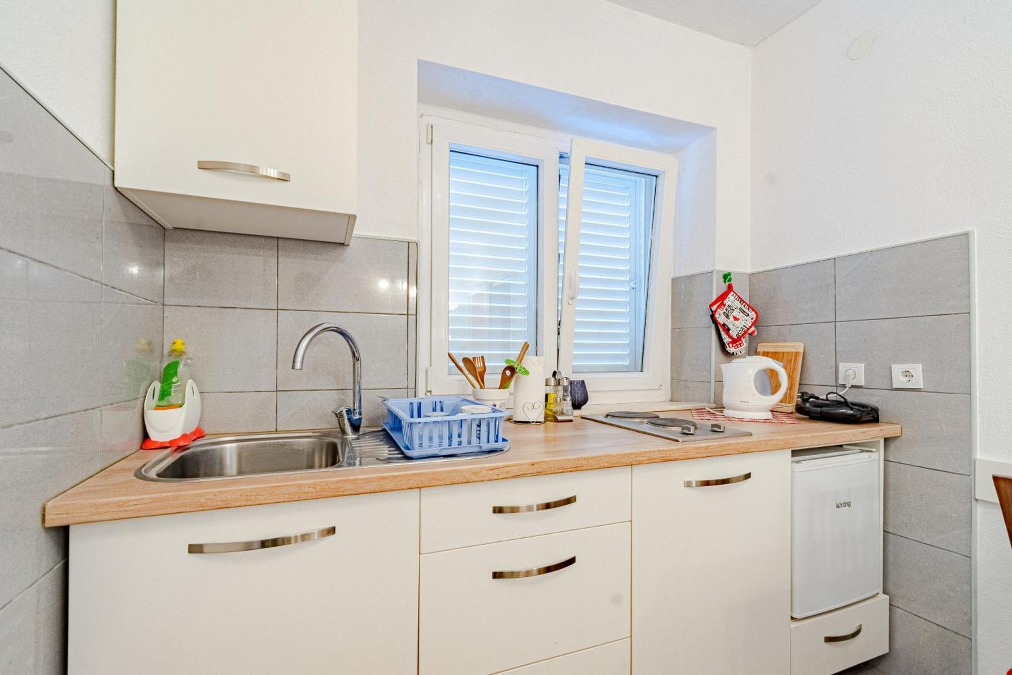 Apartments And Rooms With Parking Space מאלי סטון חדר תמונה