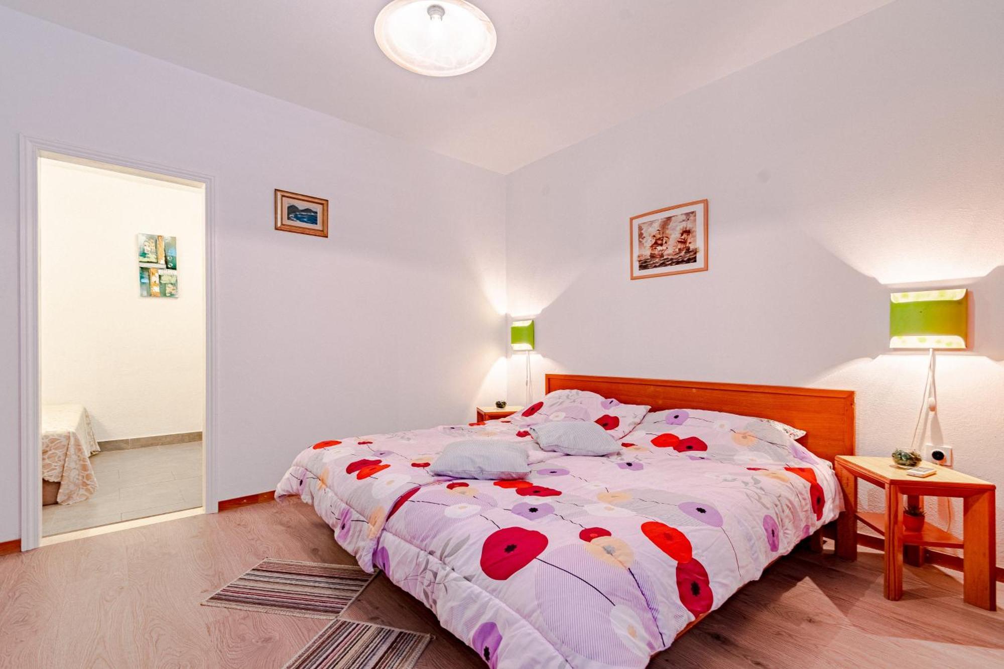 Apartments And Rooms With Parking Space מאלי סטון חדר תמונה