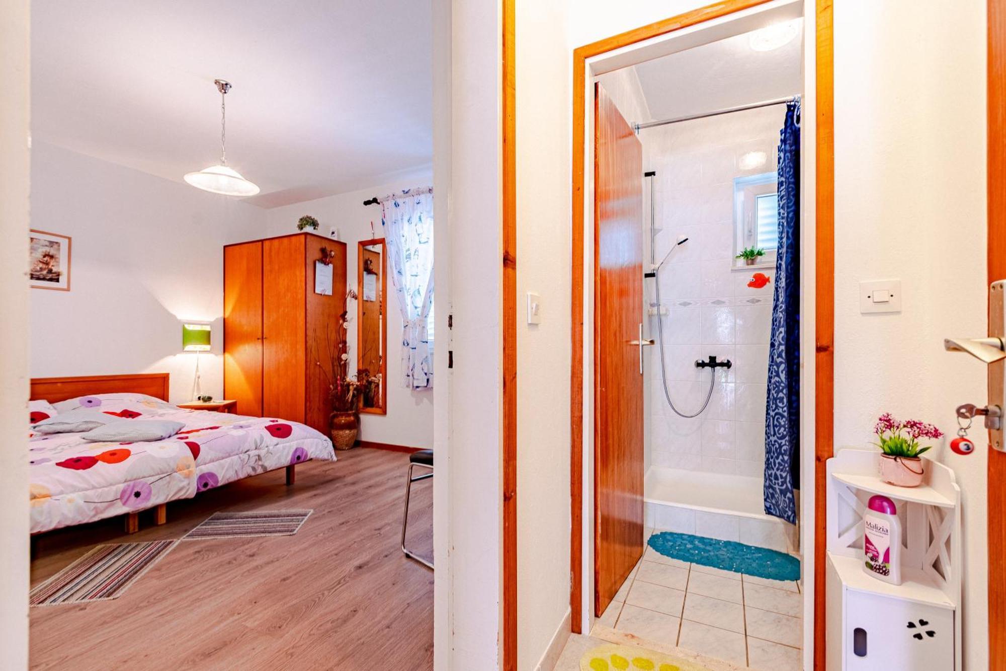 Apartments And Rooms With Parking Space מאלי סטון חדר תמונה